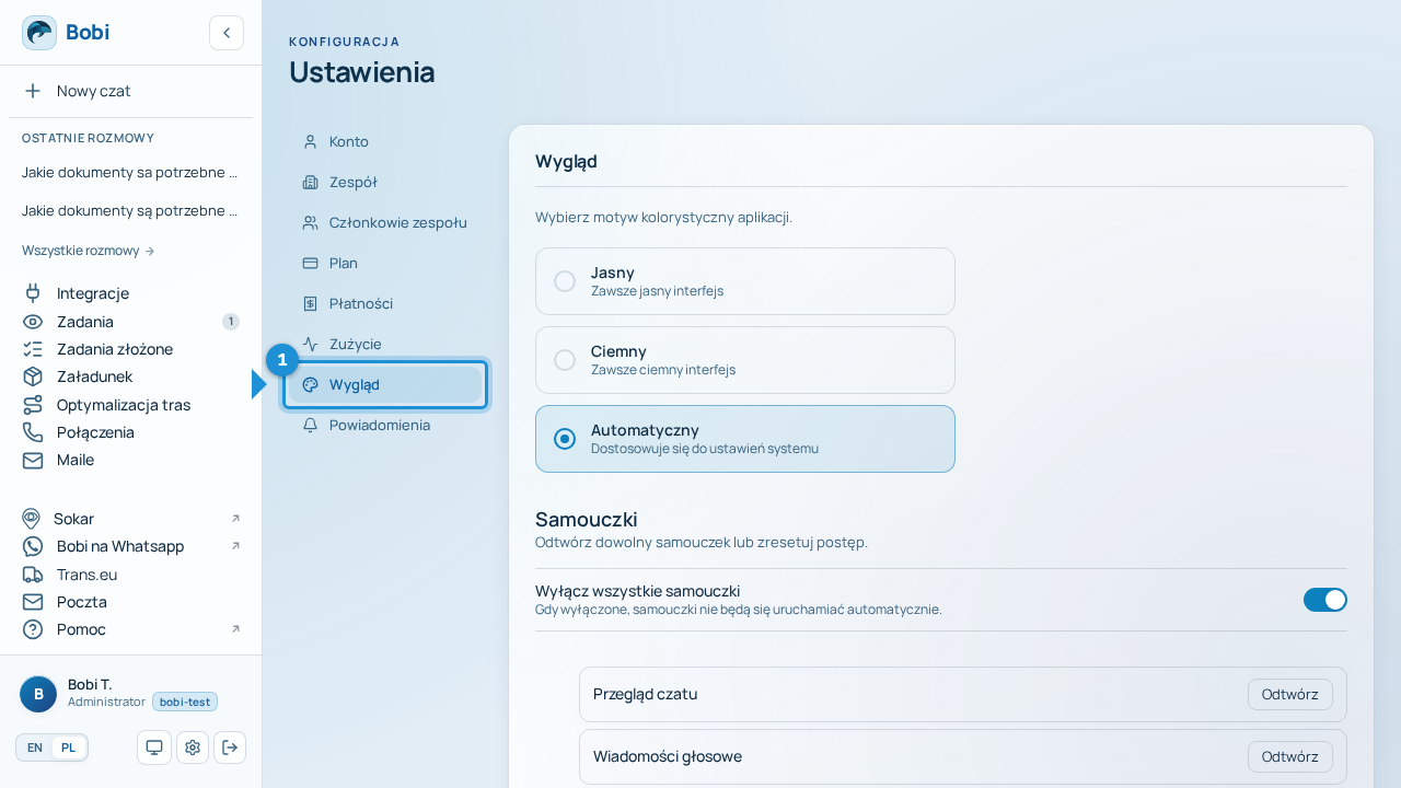 Sekcja „Wygląd” w Ustawieniach z trzema opcjami motywu: jasny, ciemny i automatyczny